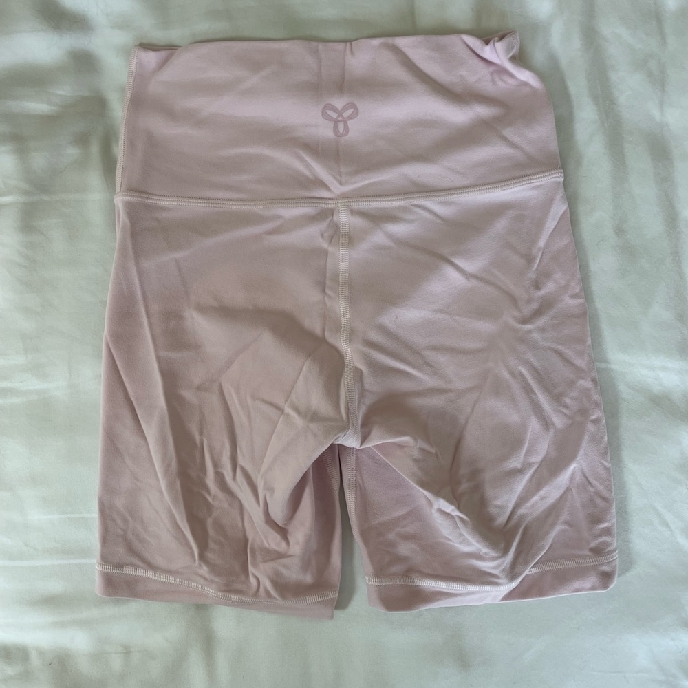 TNA butter cheeky 7” biker shorts, pale pink